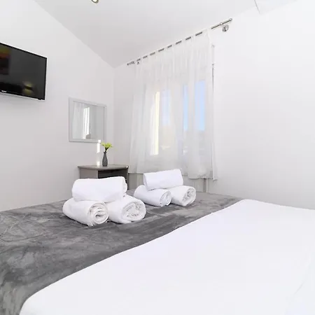 Loni Apartman Trogir