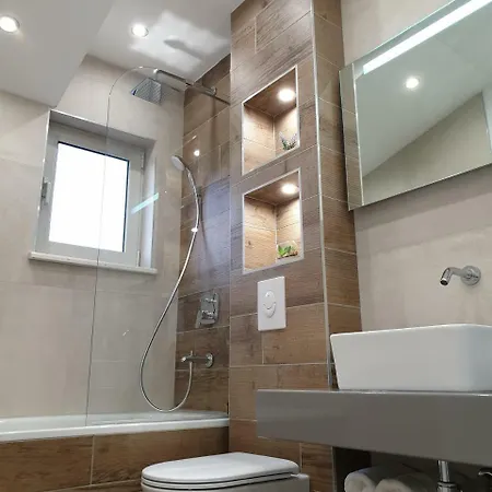 Loni Apartman