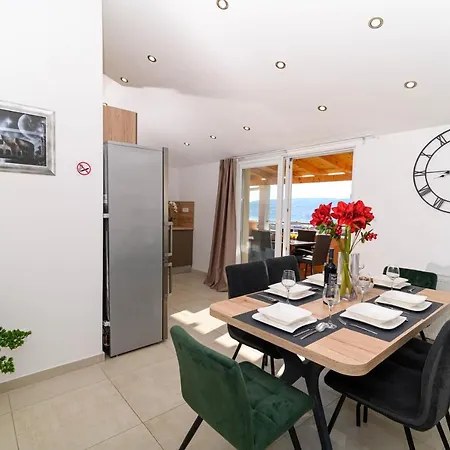 Loni Apartment